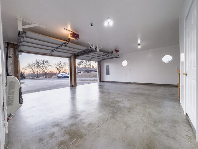 Building Photo - 398 Shady Brook Dr