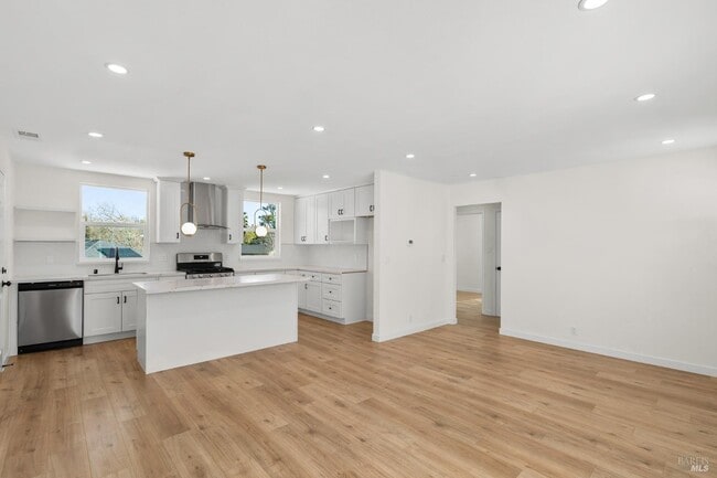 Building Photo - 8 Corte Dorado