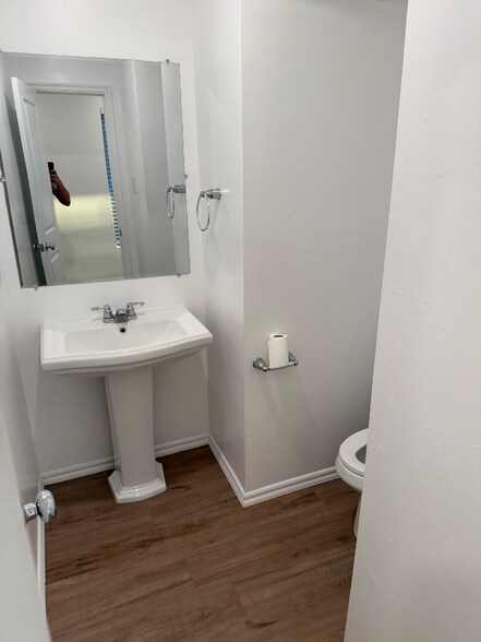 Building Photo - 2208 Wolford Ct