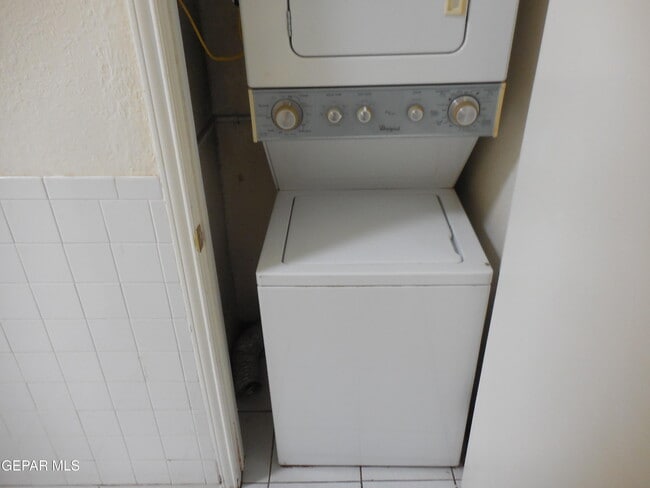 Building Photo - 11392 Lake Erie Dr