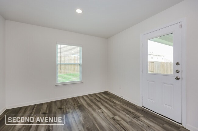 Building Photo - 1321 Woodwinds Dr