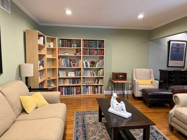 Building Photo - 459 N Jenifer Ave