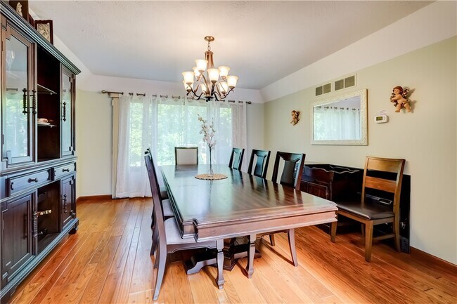 Building Photo - 31 Country Wood Landing
