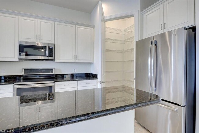 Building Photo - 12762 Fairington Way