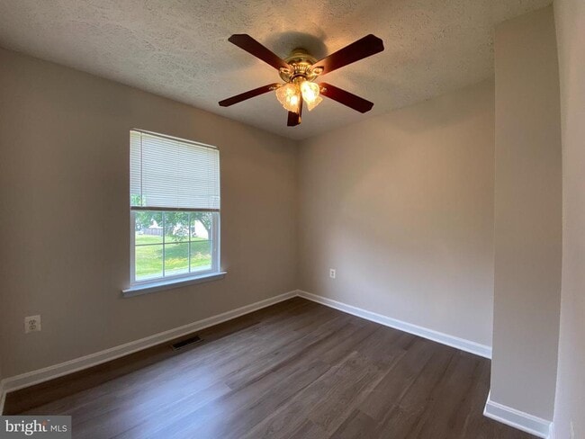 Building Photo - 4786 Calvert Dr