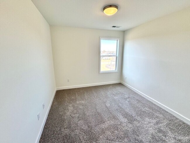 Building Photo - HughettaStN70