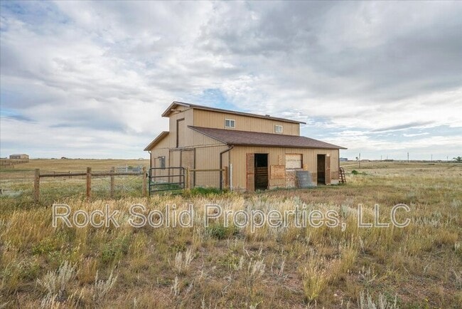 Building Photo - 753 Latigo Loop