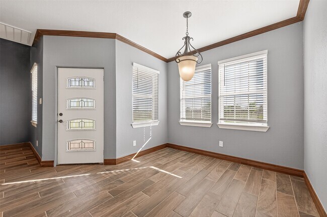 Building Photo - 2410 Engeling Rd