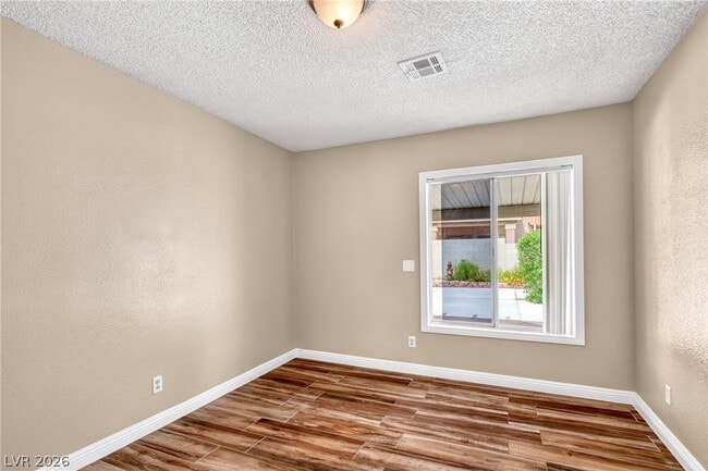 Building Photo - 933 Derringer Ln