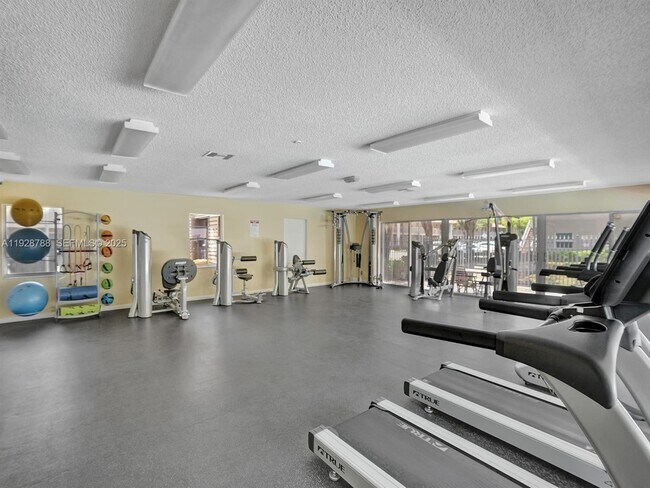 Building Photo - 8750 Royal Palm Blvd