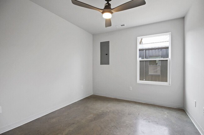 Building Photo - 202 Third Ave