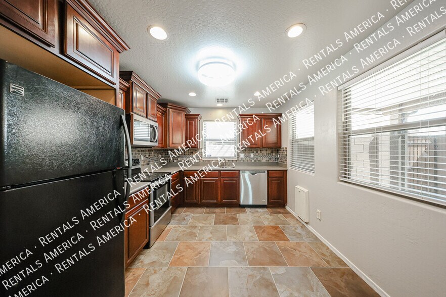 Building Photo - 2665 E Bart St