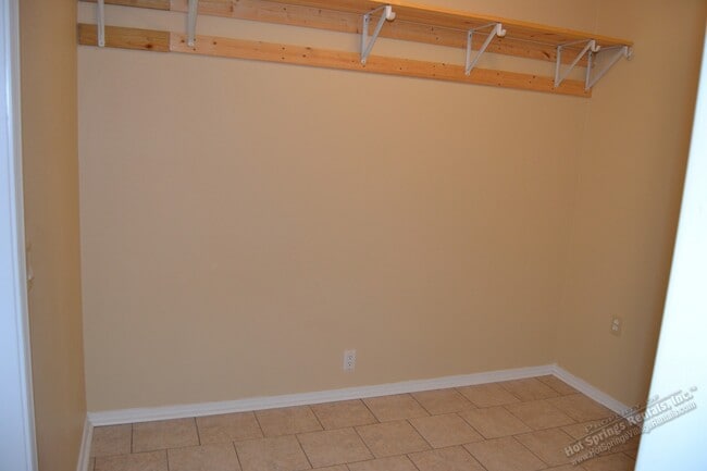 Building Photo - West Garea Area | Home | Unfurnished