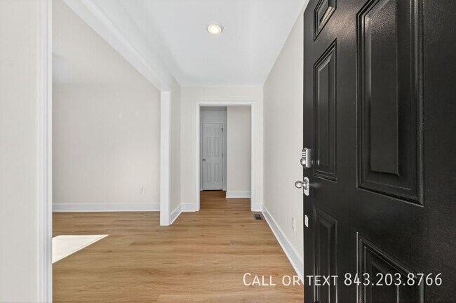 Building Photo - 955 Godber St