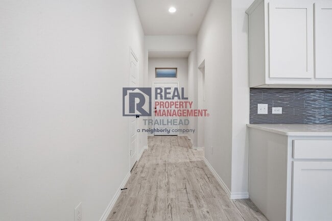 Building Photo - Inviting 3-Bedroom Home with Covered Patio