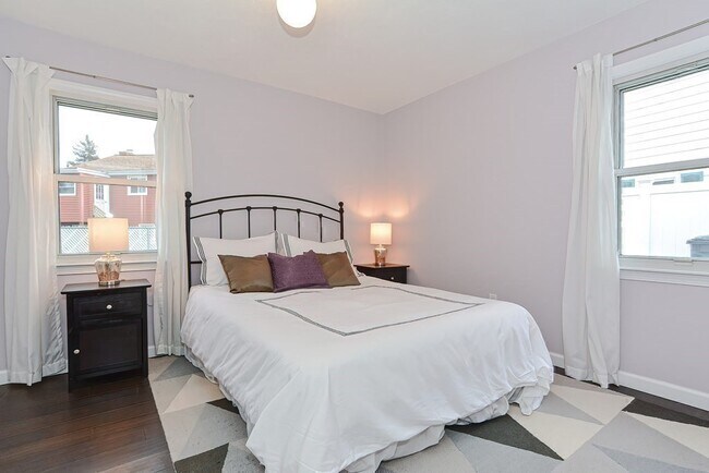 Building Photo - 21 Swan Ave