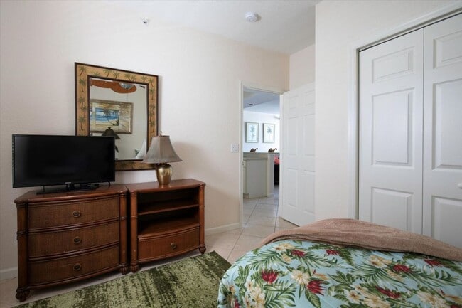 Building Photo - Seasonal Waterfront Living | Available April 15 – October 31