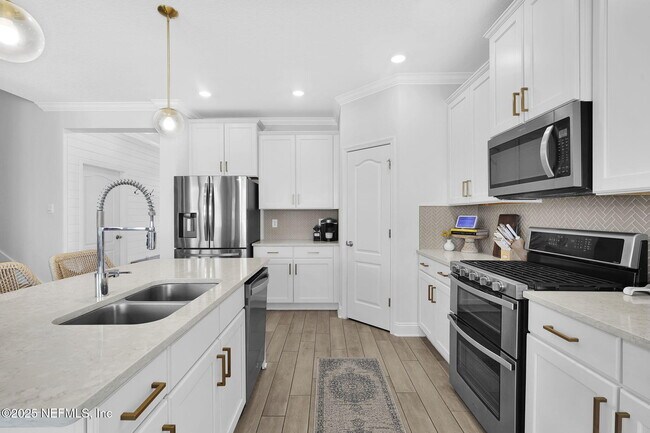 Building Photo - 187 Silverleaf Village Dr