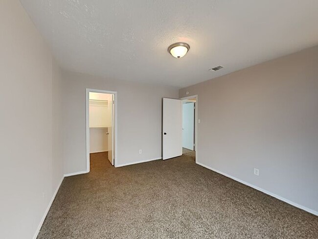 Building Photo - No Application Fee* Plus $250 Off First & ...