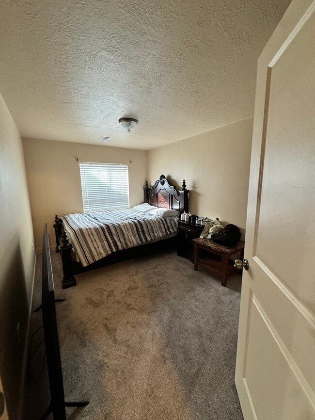 Building Photo - Your Next Home Awaits!