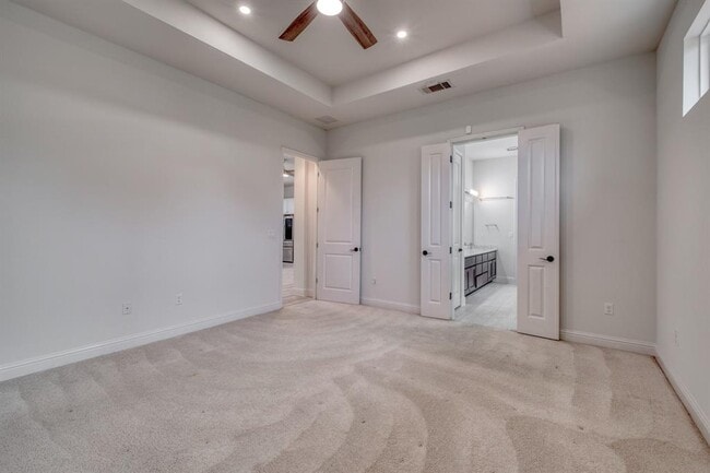 Building Photo - 14921 Iveans Way