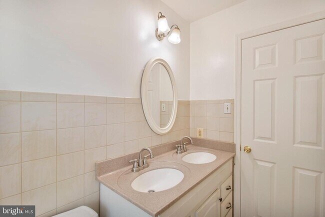 Building Photo - 13920 Wagon Way