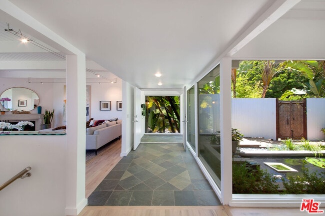 Building Photo - 1644 Marmont Ave