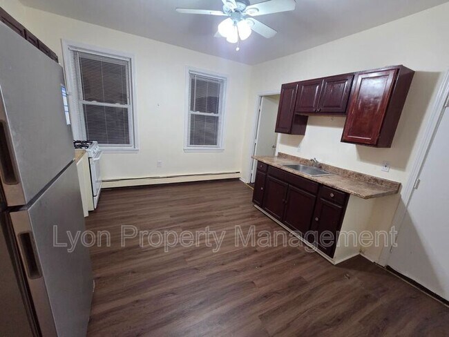 Building Photo - 87 Lydia St