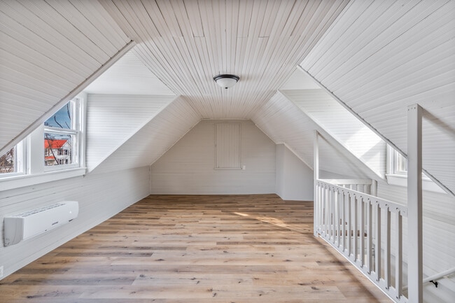 Building Photo - 319 Montague St