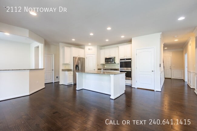 Building Photo - 2112 Nottoway Dr