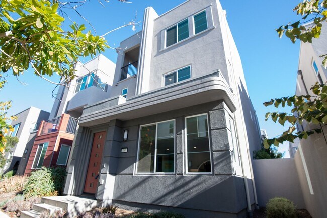 Building Photo - Irvine's Great Park 3 Bedroom + Loft for L...