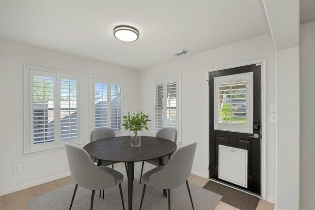 Building Photo - 22110 Field Green Dr