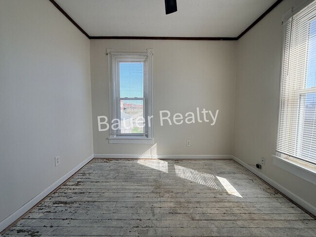 Building Photo - Three Beds, 1.5 Baths