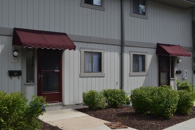 Building Photo - Private entry, Park-Like setting