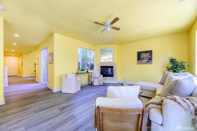 Building Photo - 5476 Summerfield Dr