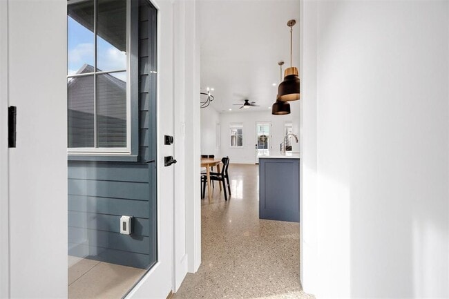 Building Photo - 966 Hangar Dr