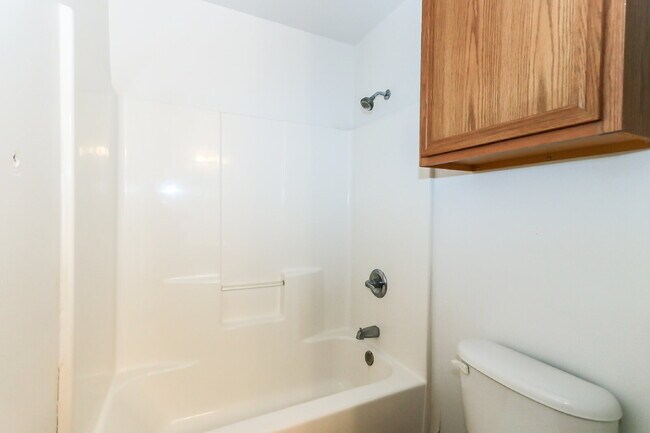 Building Photo - 3 Bedroom, 3 Bath, 2 Car Garage Duplex.