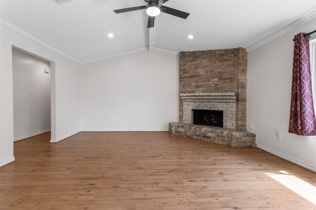 Building Photo - 16319 Pitch Pine Dr