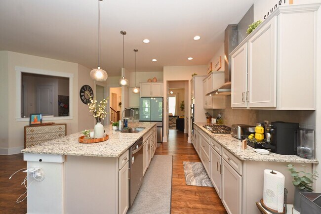 Building Photo - **EXECUTIVE HOME IN WILLIAMSON COUNTY WITH RARE WALK-OUT BASEMENT AND TONS OF STORAGE**