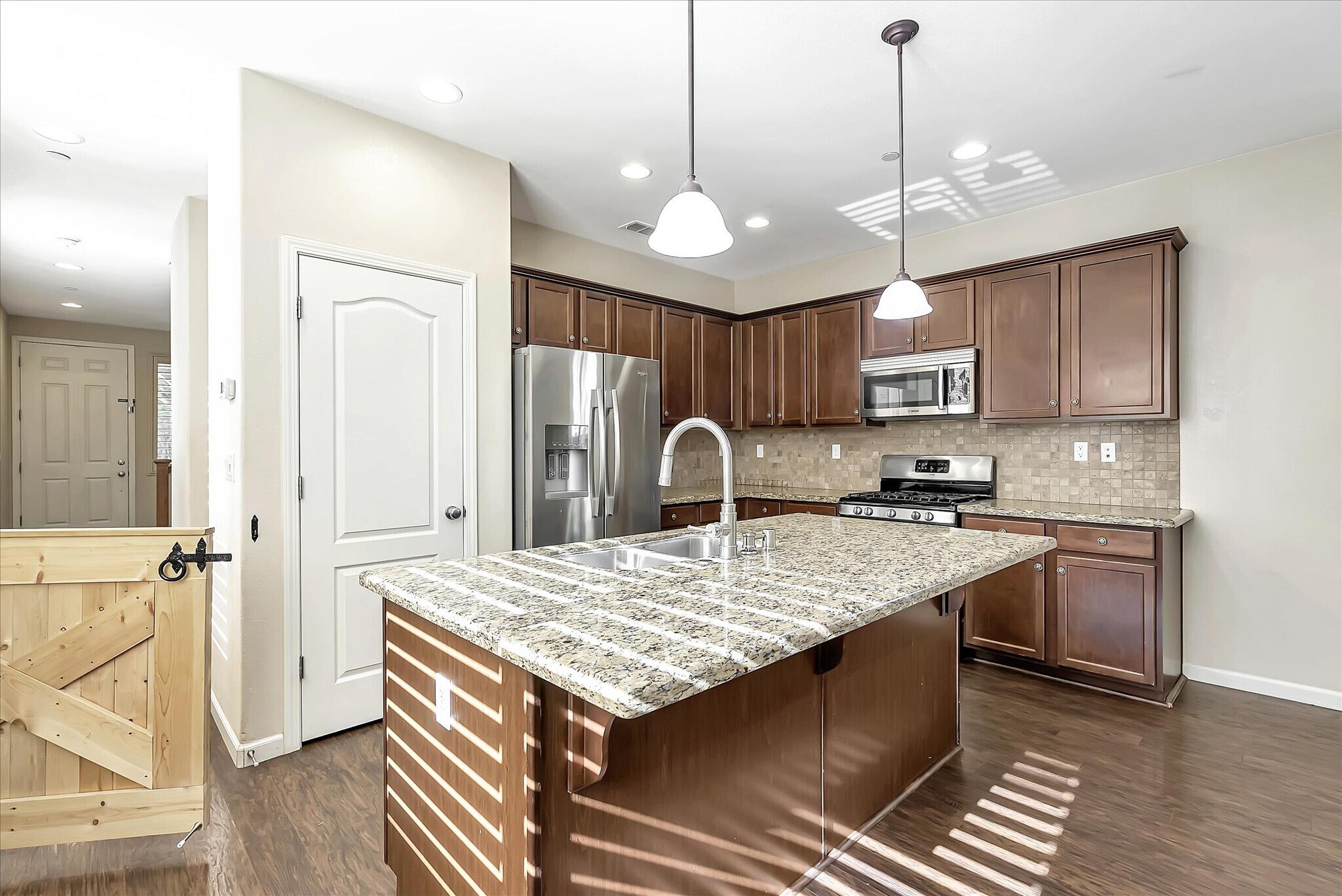 Building Photo - 165 W Questa Trl