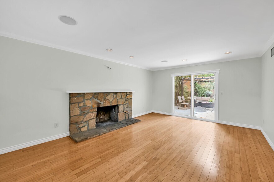 Building Photo - 13004 Lull St