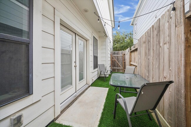 Building Photo - 5905 Petty St