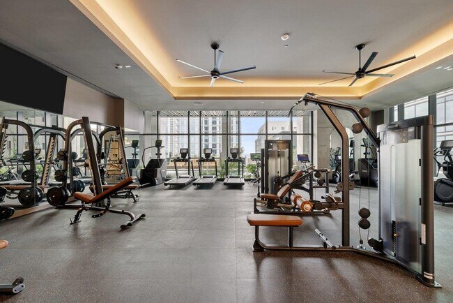 Building Photo - 610 Davis St