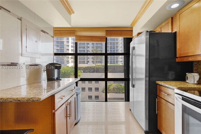 Building Photo - 6423 Collins Ave
