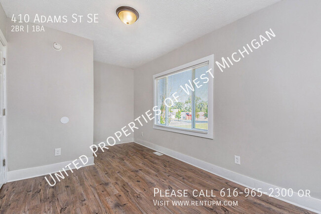 Building Photo - Available Now | Cozy 2 Bedroom 1 Bathroom ...