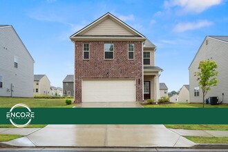 Building Photo - 4 Bed 2.5 Bath home in Gainesville! Retrea...