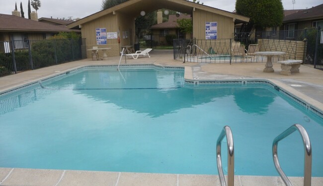 Building Photo - Gorgeous 2Bedroom/2Bath Townhome in Escondido