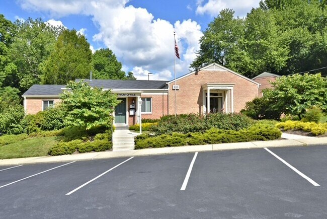 Building Photo - 10619 Weymouth St