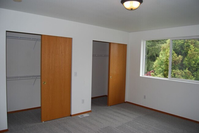 Building Photo - Spacious 2 bedroom 2.5 Bath Townhome in Auburn