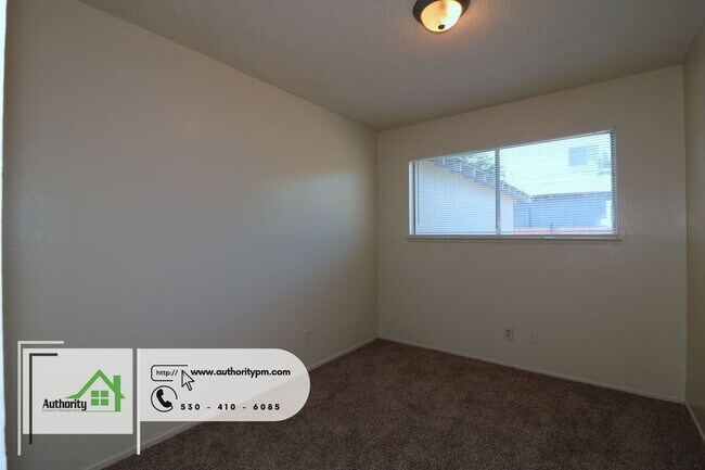 Building Photo - 1378 Aspen Dr
